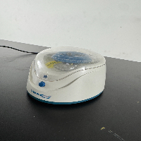 VWR Mini Centrifuge image 1